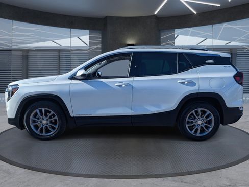 Used 2022 GMC Terrain SLT image 3