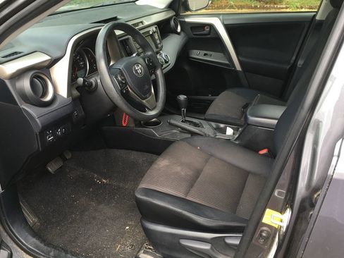 Used 2015 Toyota RAV4 LE AWD/4WD image 2