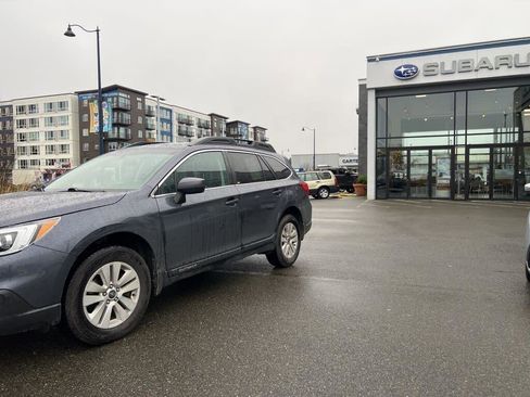 Used 2016 Subaru Outback 2.5i Premium image 3