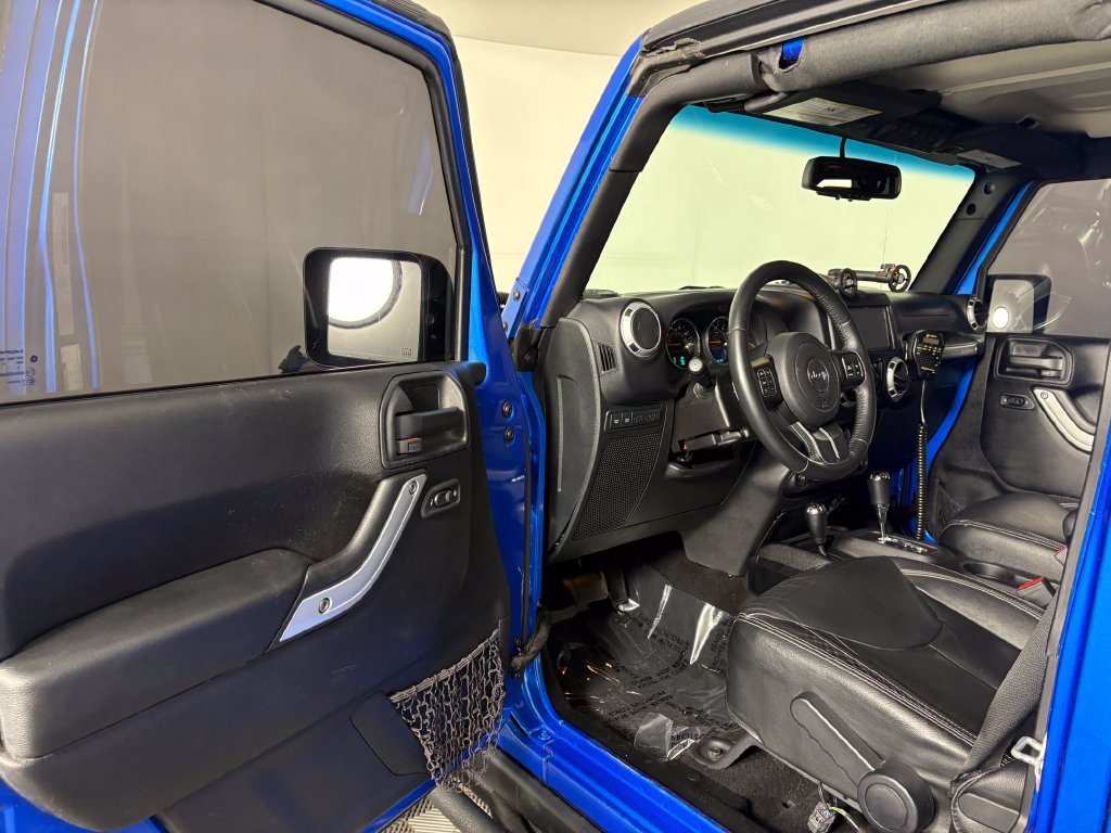 Used 2016 Jeep Wrangler Unlimited Rubicon w/ Connectivity Group AWD/4WD image 11