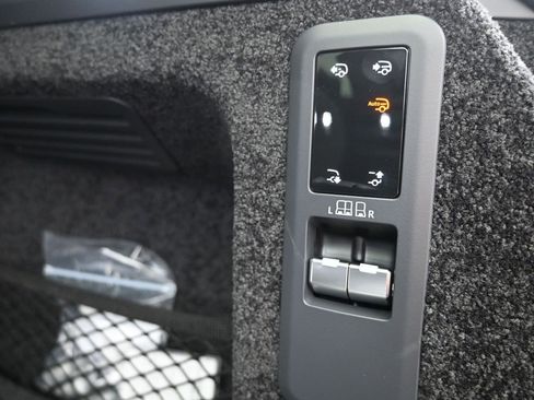 New 2025 Land Rover Range Rover SE AWD/4WD image 18