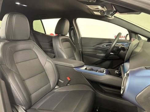 New 2025 Chevrolet Equinox EV LT image 24