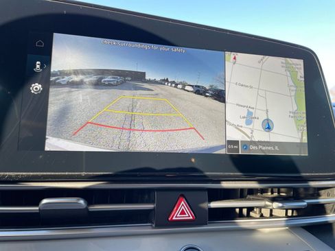 Used 2025 Hyundai Elantra Limited image 17