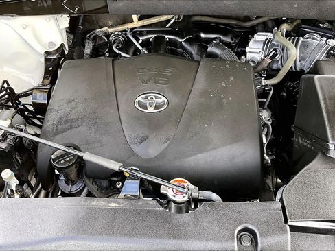 Used 2018 Toyota Highlander Limited Platinum FWD image 32