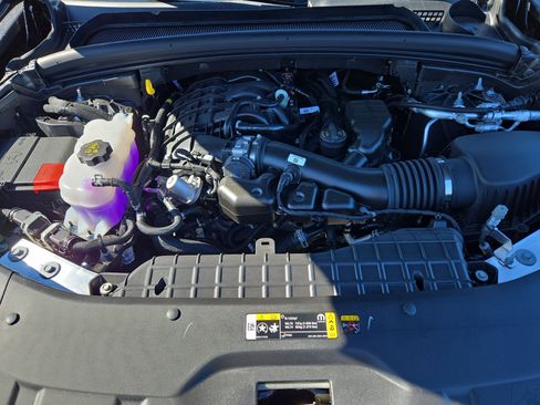 New 2025 Jeep Grand Cherokee Laredo image 9