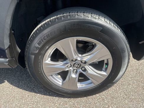 Used 2022 Toyota RAV4 XLE w/ Convenience Package image 11