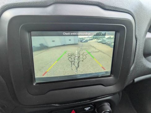 Certified 2020 Jeep Renegade Altitude FWD image 23