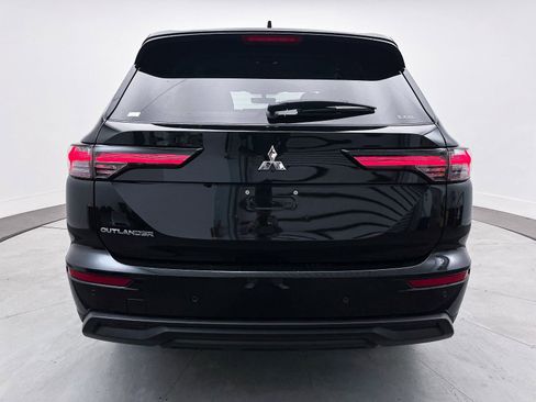 New 2025 Mitsubishi Outlander ES image 6