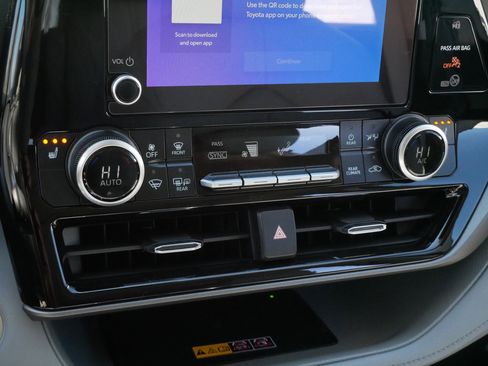 Certified 2026 Toyota Highlander XLE image 23