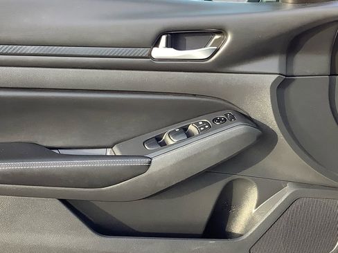 Used 2024 Nissan Altima 2.5 SV image 12