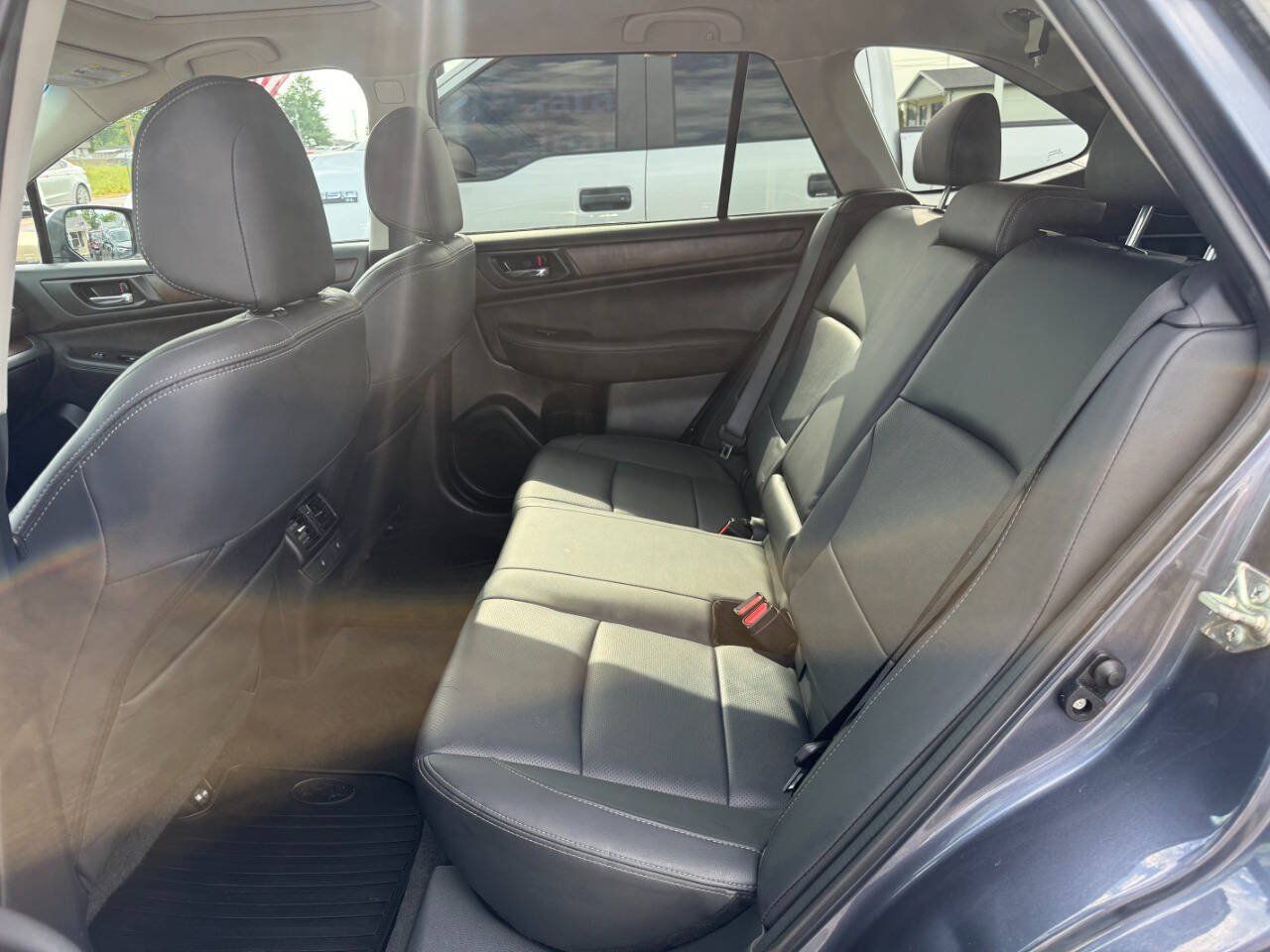 Used 2017 Subaru Outback 2.5i Limited AWD/4WD image 11