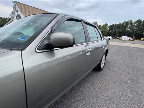 Used 2003 Ford Crown Victoria LX RWD image 10