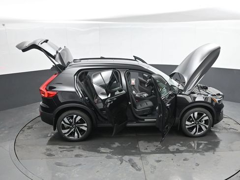 New 2026 Volvo XC40 B5 Plus w/ Protection Package Premier AWD/4WD image 48