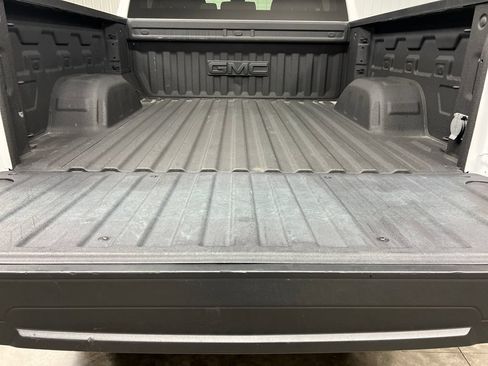 Certified 2024 GMC Sierra 1500 Elevation w/ LPO, Elevation Black Package AWD/4WD image 16