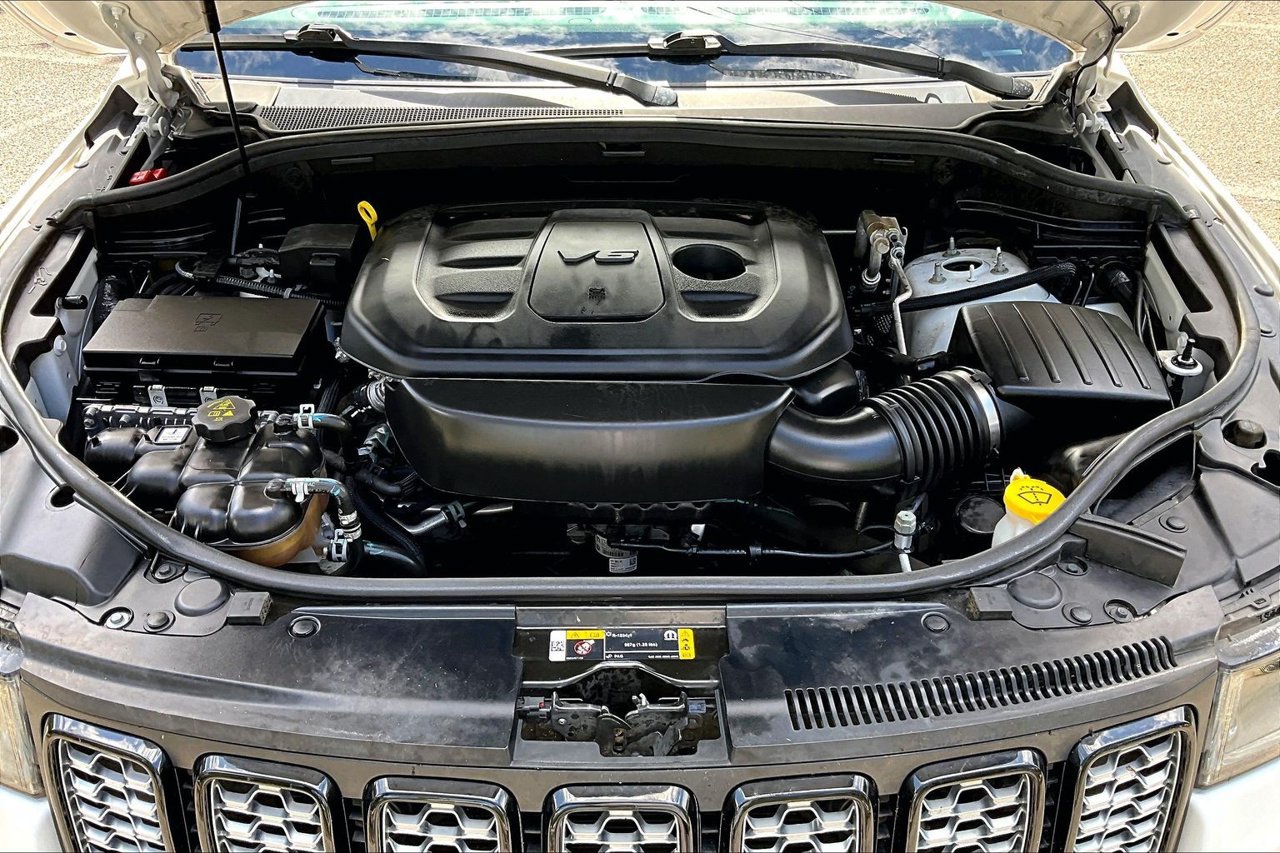 Used 2021 Jeep Grand Cherokee Laredo X RWD image 29