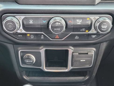 Used 2022 Jeep Wrangler Sport AWD/4WD image 16