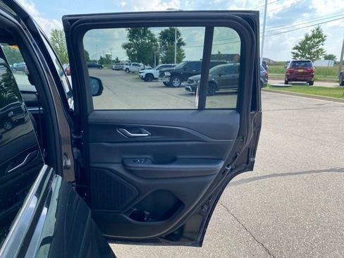 Certified 2023 Jeep Grand Cherokee Altitude AWD/4WD image 29