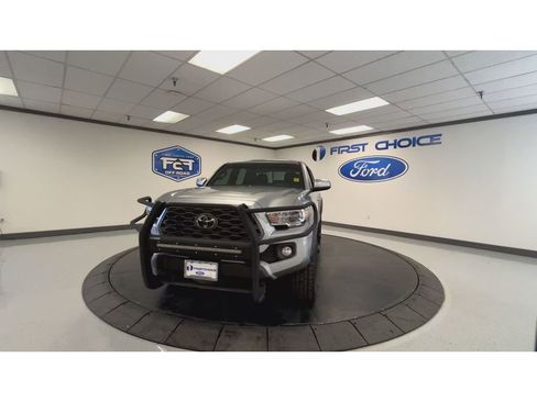 Used 2022 Toyota Tacoma TRD Off-Road image 5