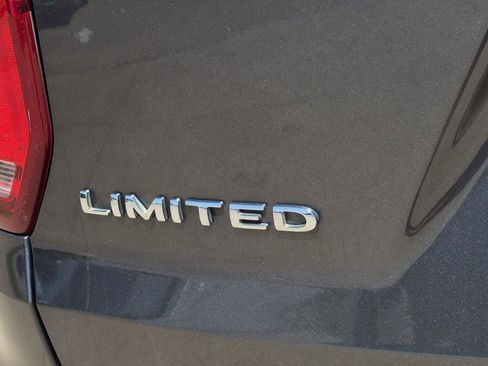 Used 2019 Ford Explorer Limited w/ Class III Trailer Tow Package FWD image 9