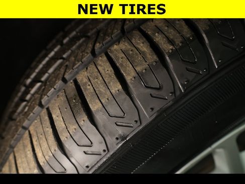 Used 2022 Chrysler Pacifica Touring-L image 5