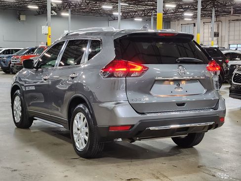 Used 2017 Nissan Rogue SV w/ SV Family Package FWD image 11
