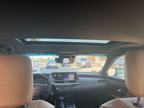 Certified 2021 Lexus ES 250 w/ Premium Package image 18