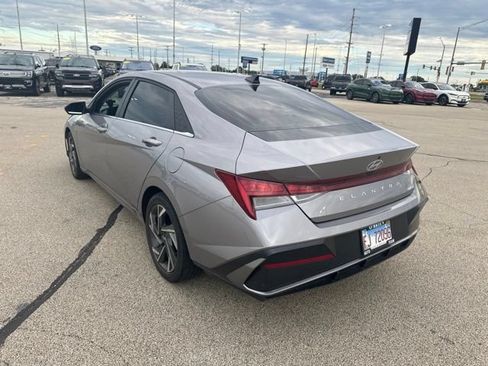 Used 2025 Hyundai Elantra Limited FWD image 3