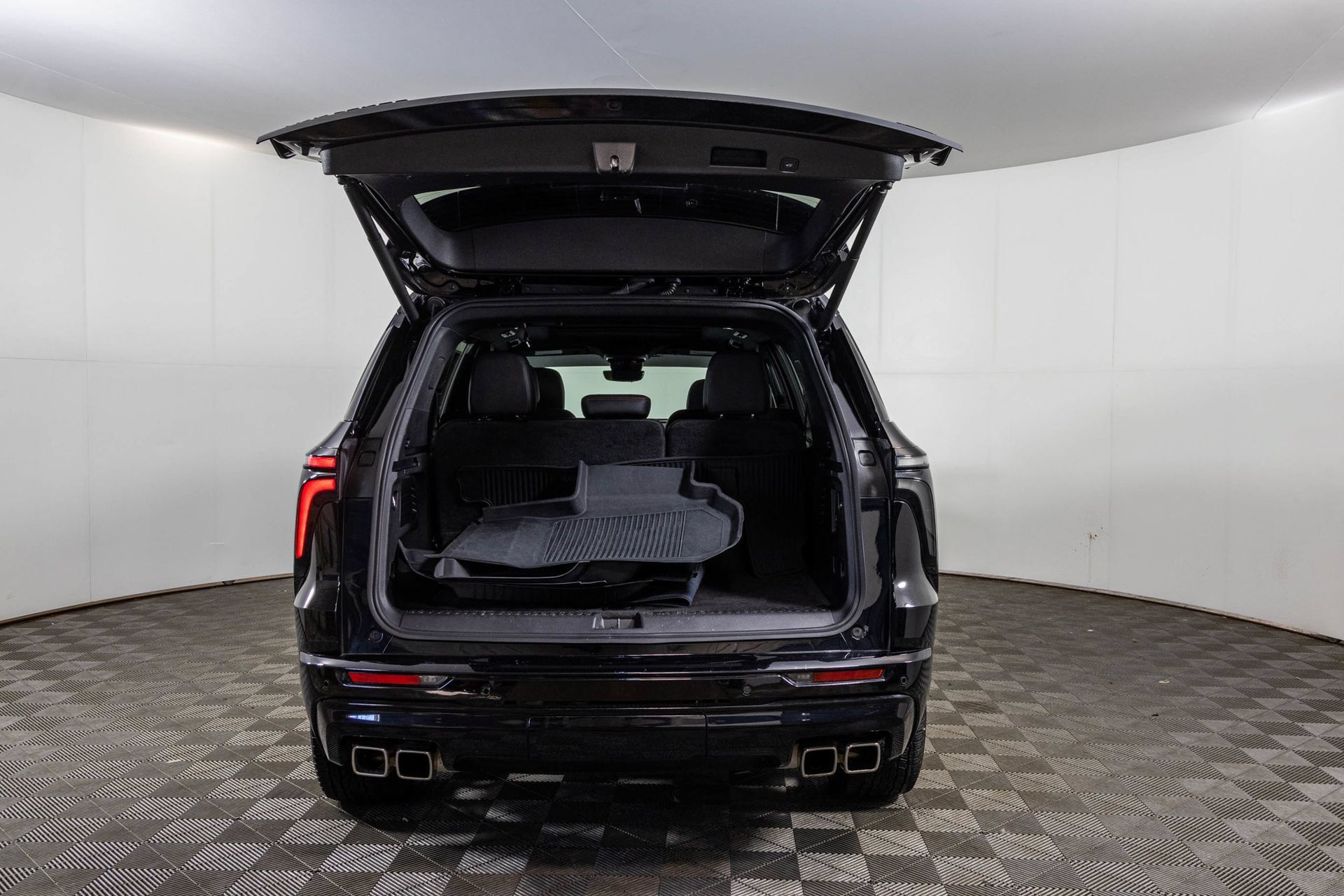 Used 2024 Chevrolet Traverse RS FWD image 46
