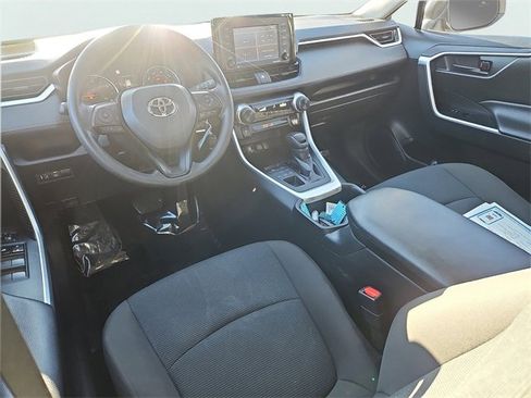 Used 2022 Toyota RAV4 LE image 11