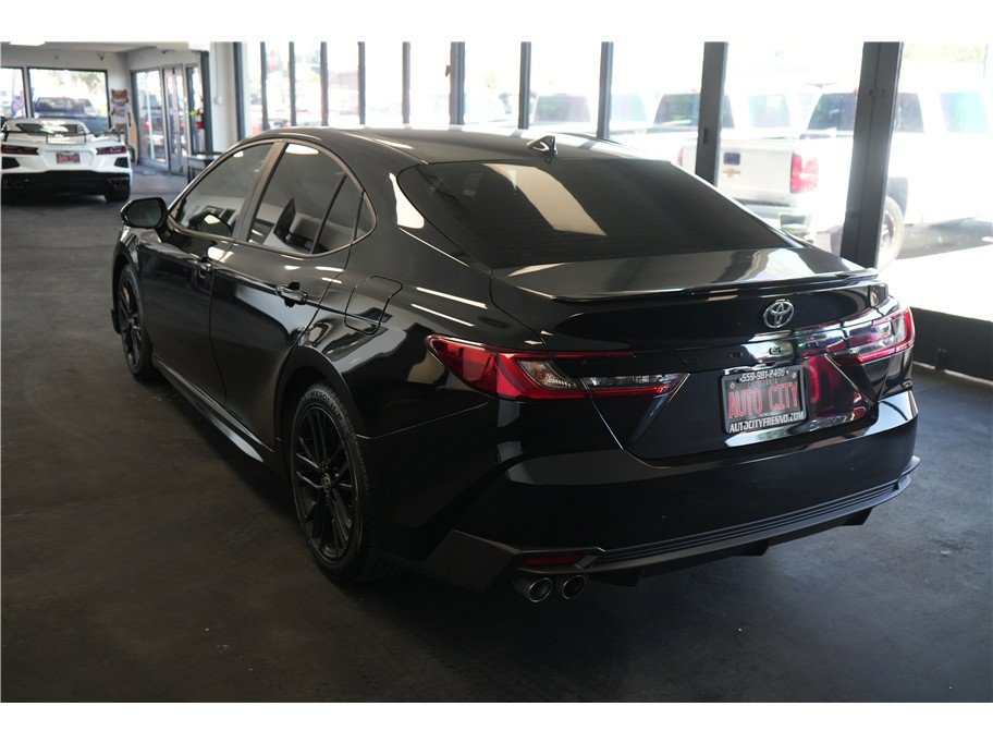 Used 2025 Toyota Camry SE FWD image 5