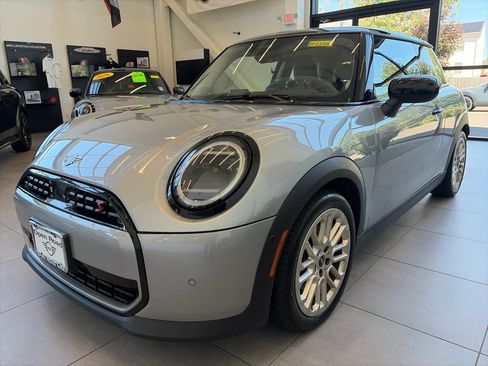 Used 2025 MINI Cooper S FWD image 1