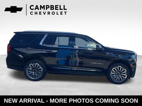 Used 2023 GMC Yukon Denali Ultimate AWD/4WD image 6