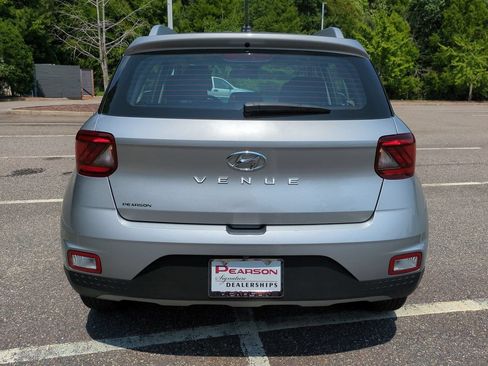 Used 2025 Hyundai Venue SEL FWD image 5