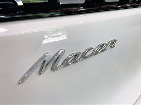 Used 2023 Porsche Macan AWD/4WD image 24