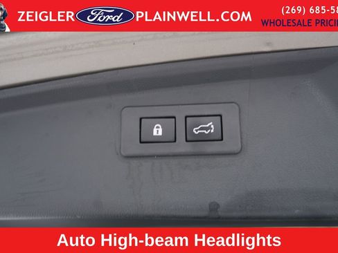 Used 2022 Subaru Outback Premium image 11