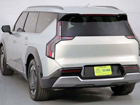 Used 2024 Kia EV9 Land image 51