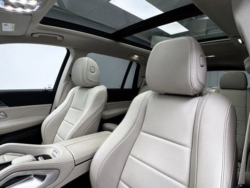 Used 2023 Mercedes-Benz GLS 450 4MATIC image 15