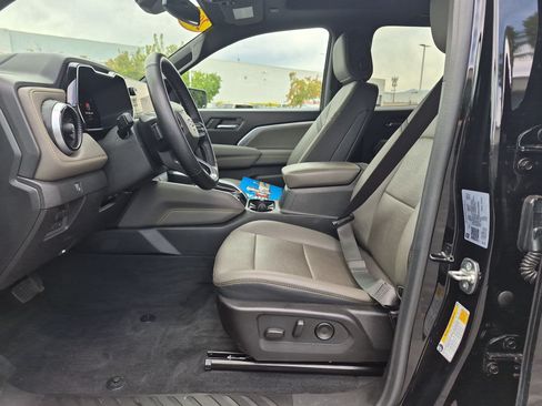 Used 2025 Chevrolet Colorado ZR2 w/ Midnight Edition AWD/4WD image 26
