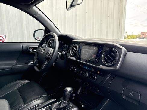 Used 2017 Toyota Tacoma TRD Sport w/ Premium & Technology Package image 36