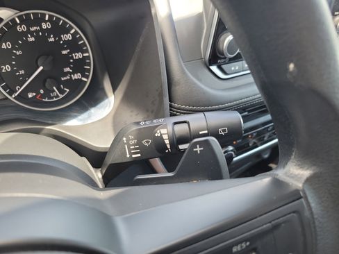 Used 2024 Nissan Rogue S AWD/4WD image 23