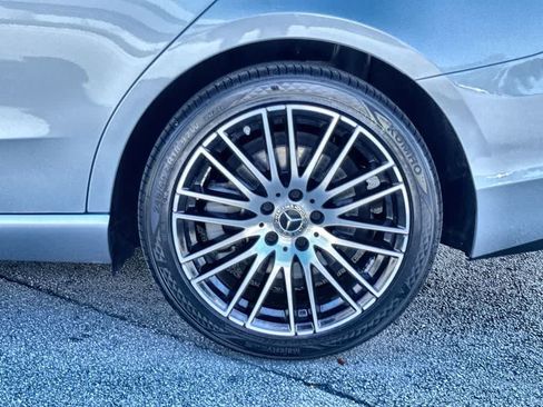 Used 2025 Mercedes-Benz C 300 Sedan image 11