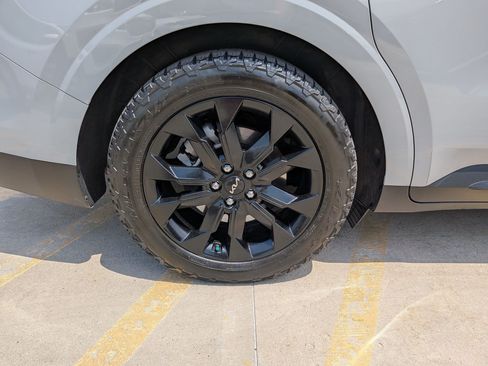 Certified 2024 Kia Carnival SX Prestige FWD image 13