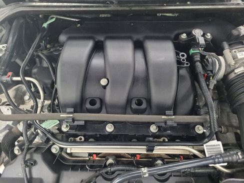 Used 2015 Ford Taurus SEL image 30