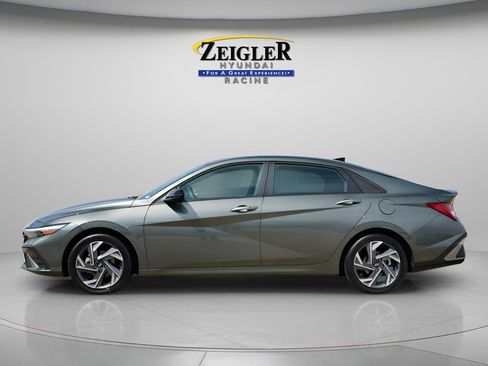 Certified 2025 Hyundai Elantra SEL FWD image 4