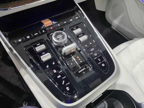 New 2026 Aston Martin DBX 707 image 15