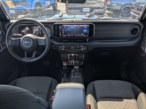 Used 2024 Jeep Gladiator Mojave w/ Technology Group AWD/4WD image 11