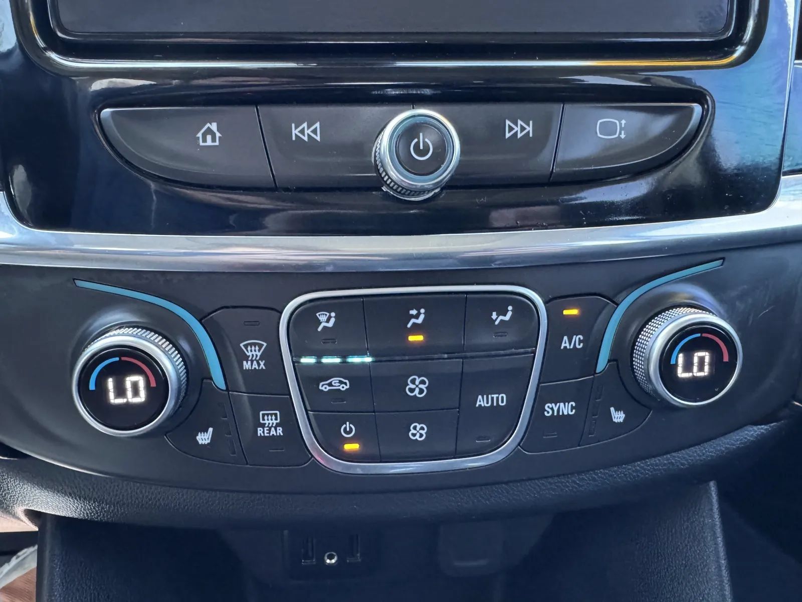Used 2019 Chevrolet Traverse RS w/ LPO, 'HIT The Road' Package AWD/4WD image 30