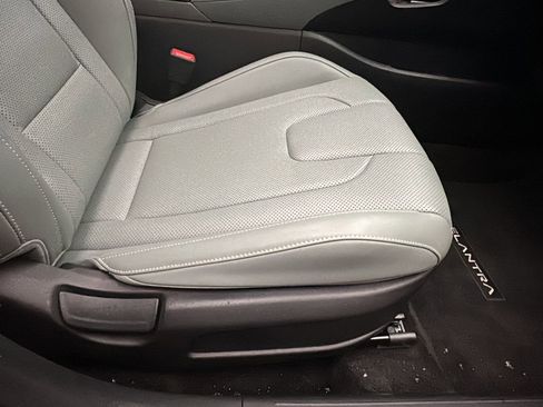 Certified 2024 Hyundai Elantra Limited image 18