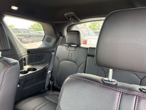 Used 2025 Honda Pilot Black Edition image 10