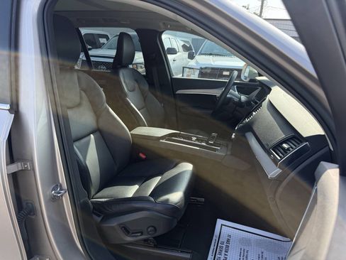 Used 2023 Volvo XC90 B5 Core AWD/4WD image 10